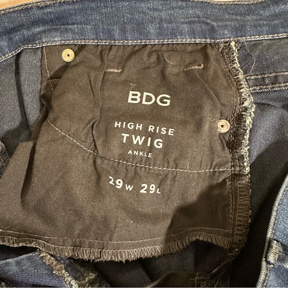BDJ Jeans
High rise twig ankle 
29 w 29 L
Worn once - Picture 3 of 6